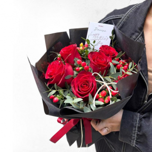 VWB89 - Rose Reverie (Standing Bouquet)
