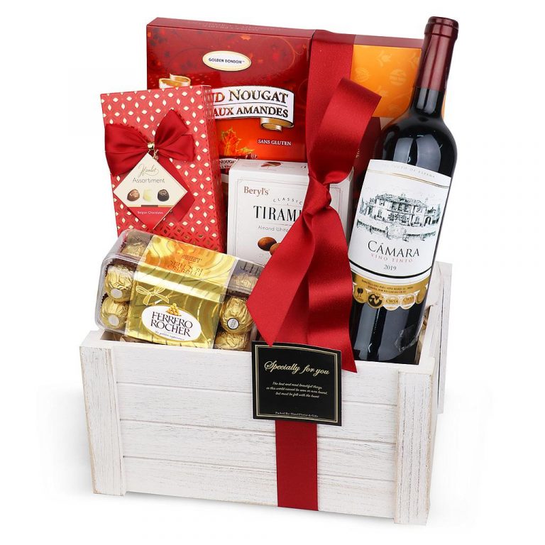GAR48 - Choc-O-Holics Wine & Chocolate Gift Hamper